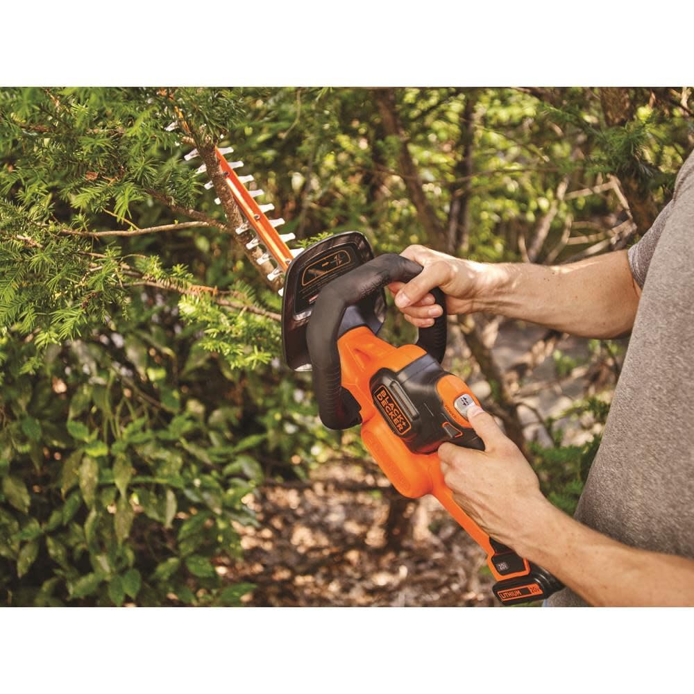 BLACK+DECKER LHT321 20V Max Lithium POWERCOMMAND Powercut 22-Inch Hedge Trimmer