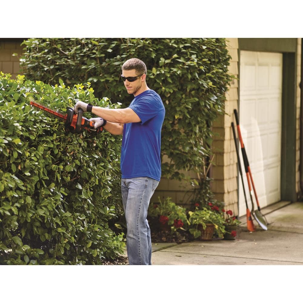 BLACK+DECKER LHT321 20V Max Lithium POWERCOMMAND Powercut 22-Inch Hedge Trimmer
