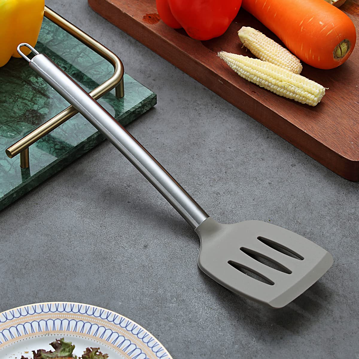 Berglander Non-Stick Silicone Slotted Turner Turner Kitchen/Barbecue Spatulas, Dishwasher Safe, Easy to Clean 1PC