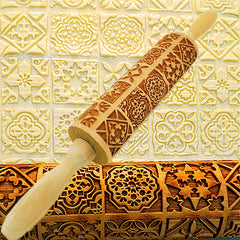 Christmas Wooden Engraved Embossing Rolling Pin 3D Laser Patterned Embossing Rolling Pin for Baking (35*4CM)