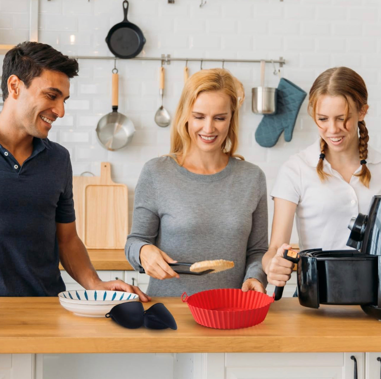 2-Pack Silicone Air Fryer Liners Reusable (8in red & 8.66in black) W/ 1 pair of Mitts Heat-Resistance, Silicone Air Fryer Basket replacement of Parchment Paper Fits 3-5QT (8in) & 5QT or above (8,66in)